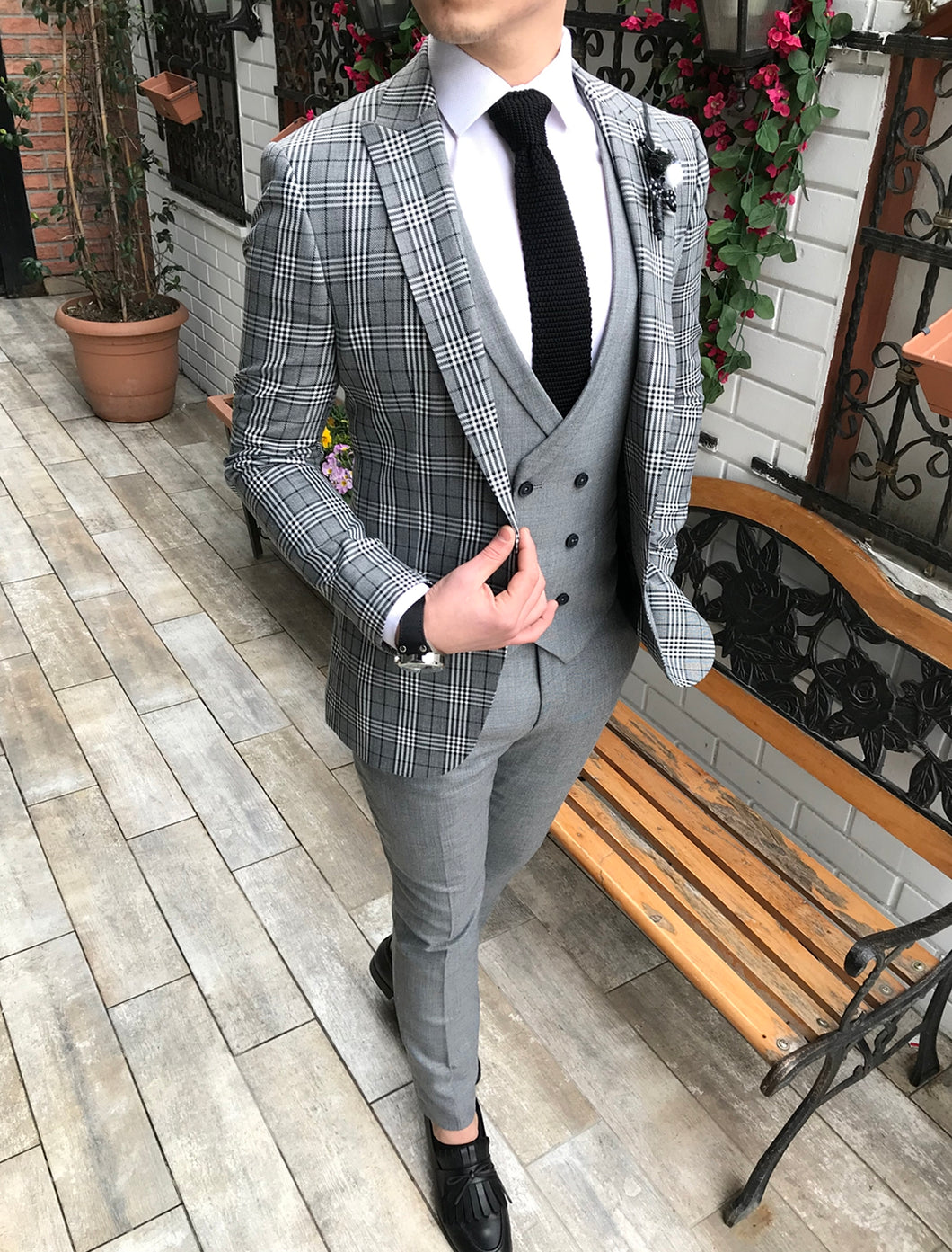 Gray Plaid Suit - 3-Piece 4.3300